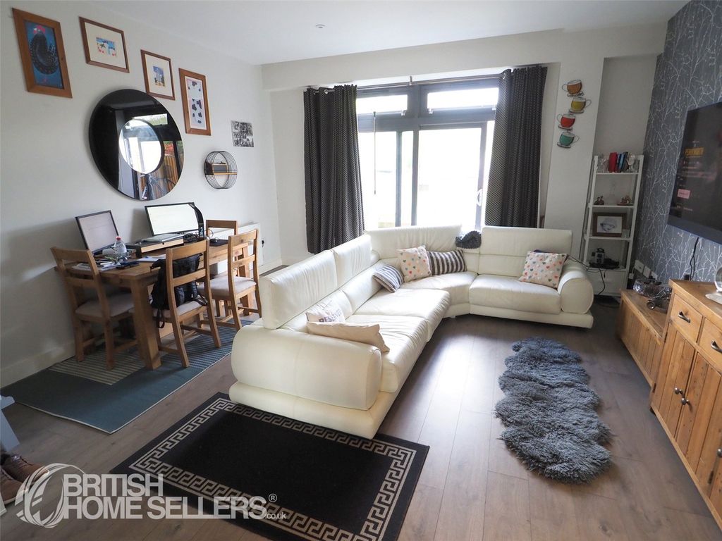 Property photo 3 of 20 Picture No. 06