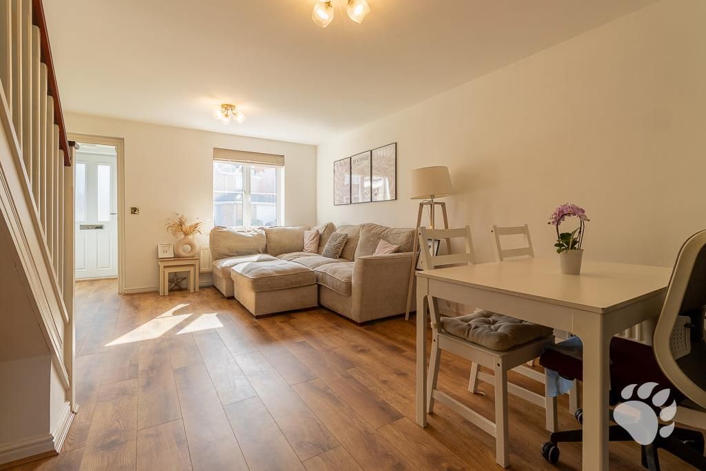 Property photo 3 of 20 Lounge