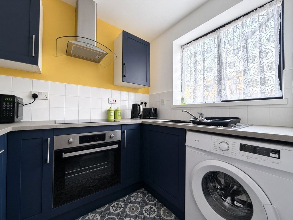 Property photo 3 of 6 Kitchen