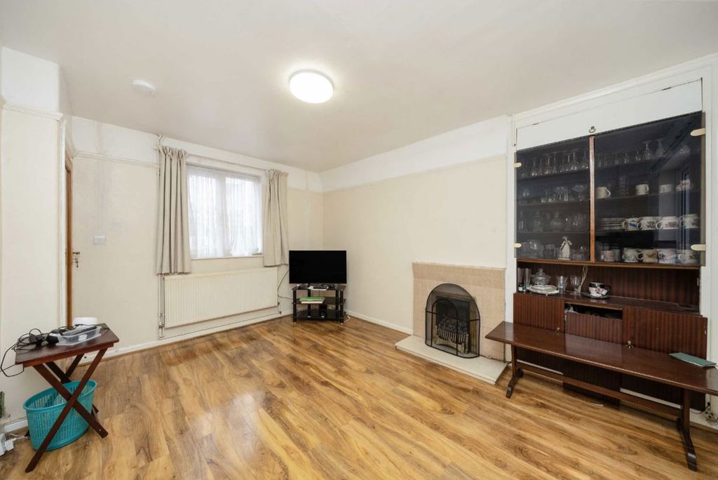 Property photo 2 of 5