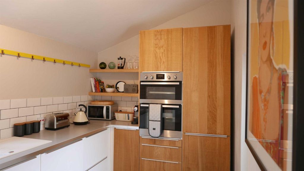 Property photo 3 of 20