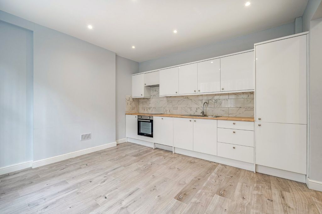 Property photo 2 of 9 Picture No. 19