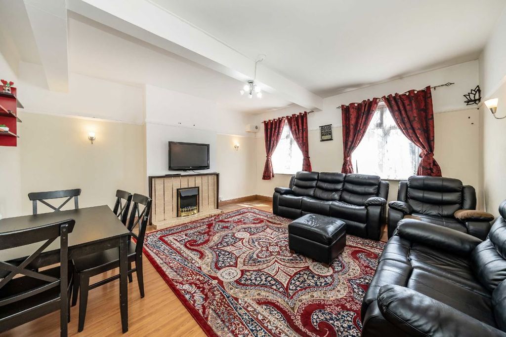 Property photo 2 of 6