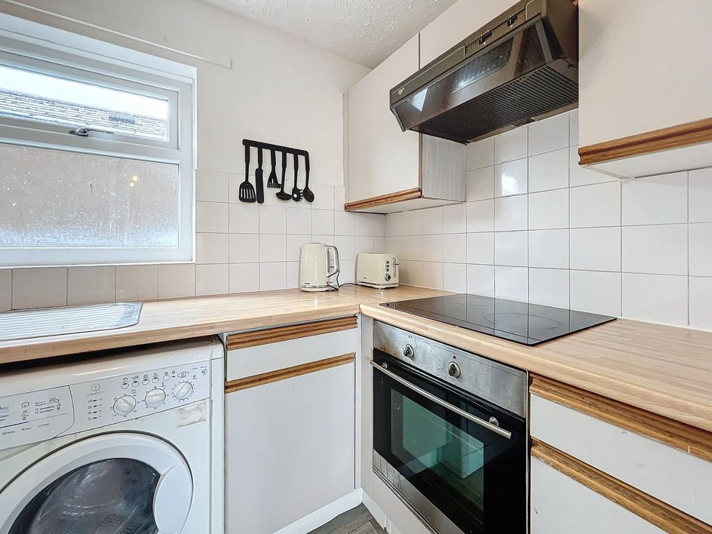 Property photo 3 of 14 Kitchen