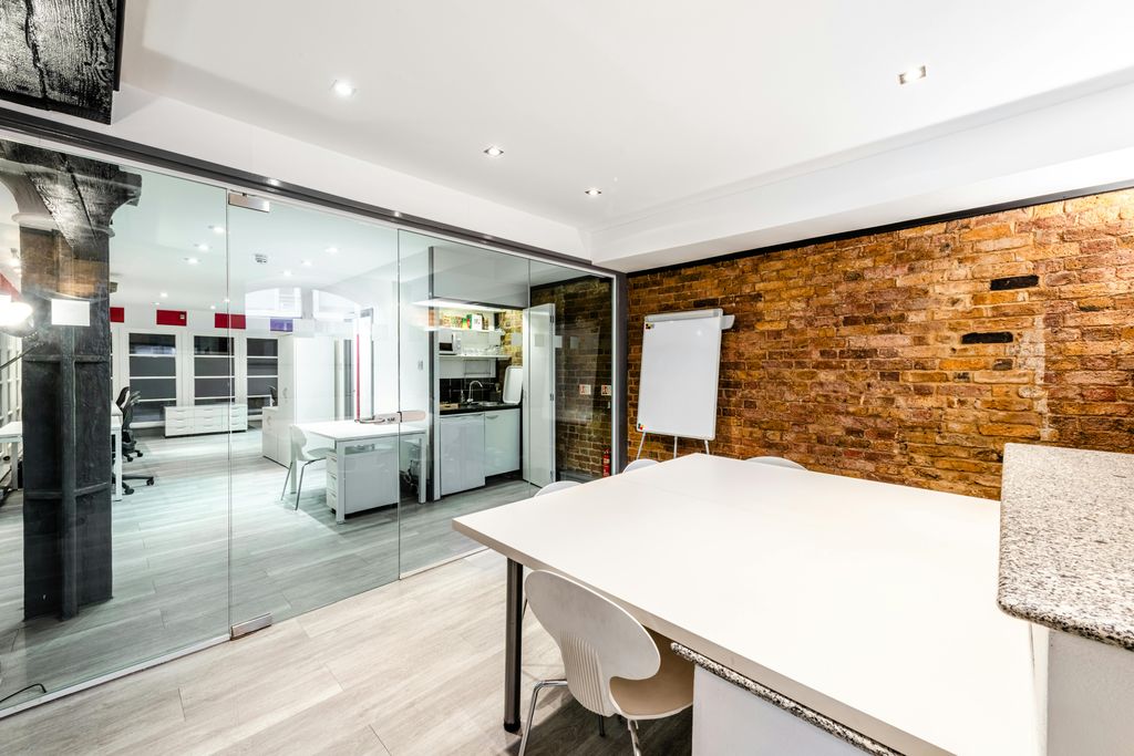 Property photo 2 of 22 St Saviours Wharf 6  20.Jpg