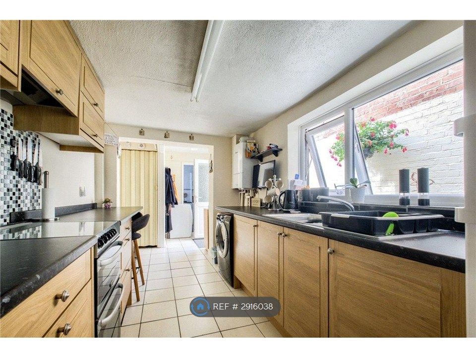 Property photo 1 of 9 Kitchen