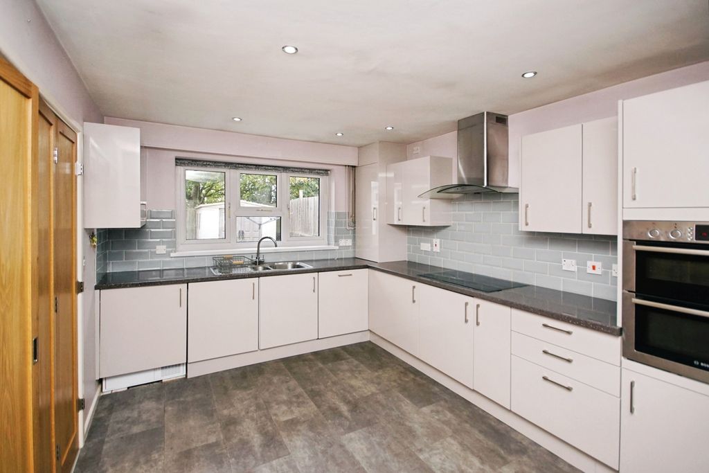 Property photo 2 of 17 Photo