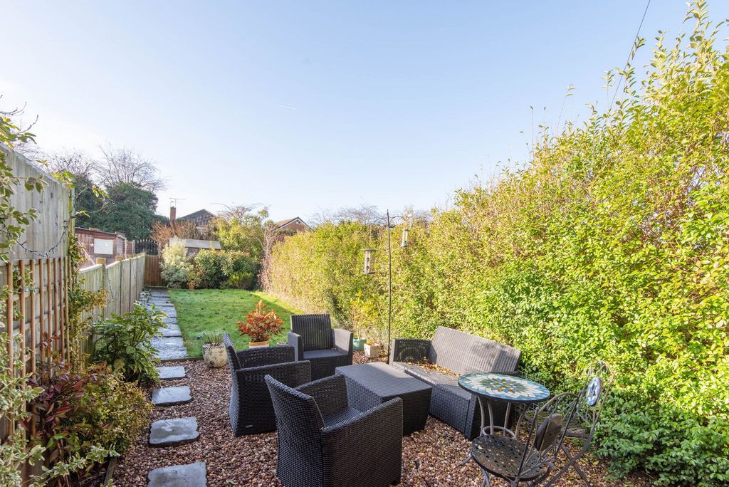 Property photo 2 of 20