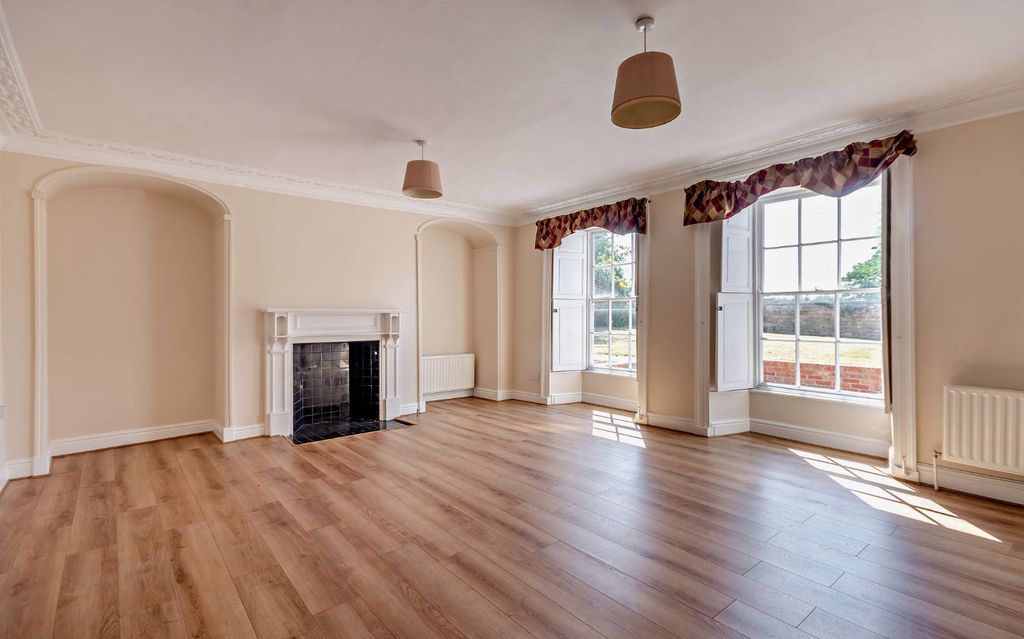 Property photo 3 of 18 Sitting Room 1