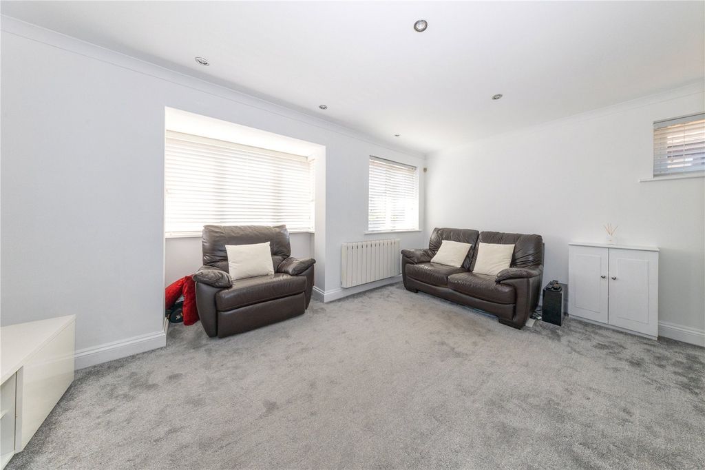 Property photo 3 of 14 Picture No. 24