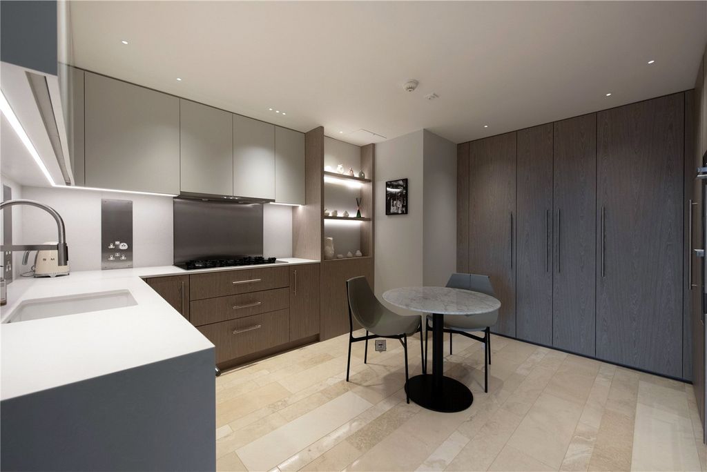 Property photo 3 of 18 Kitchen / Dining