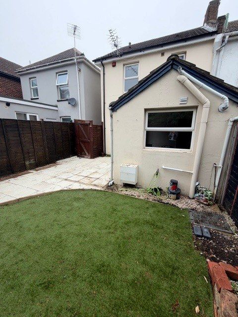 Property photo 1 of 12 Two Bedroom House In Springbourne