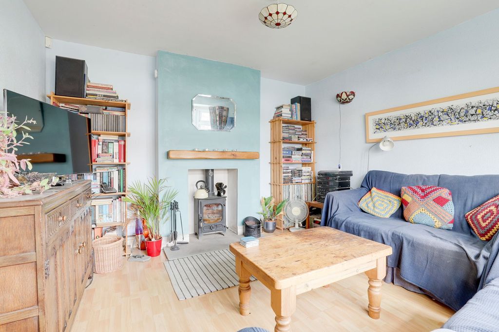 Property photo 2 of 18