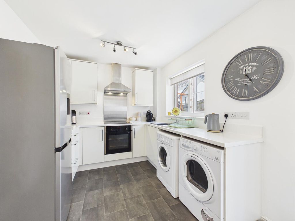 Property photo 3 of 17 Kitchen