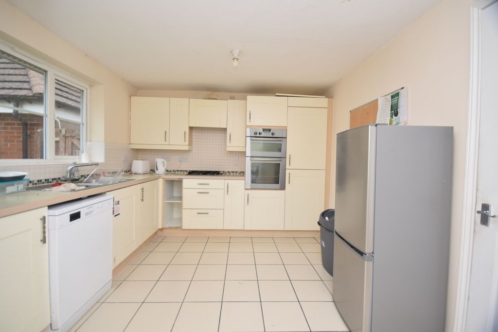 Property photo 2 of 15 Kitchen