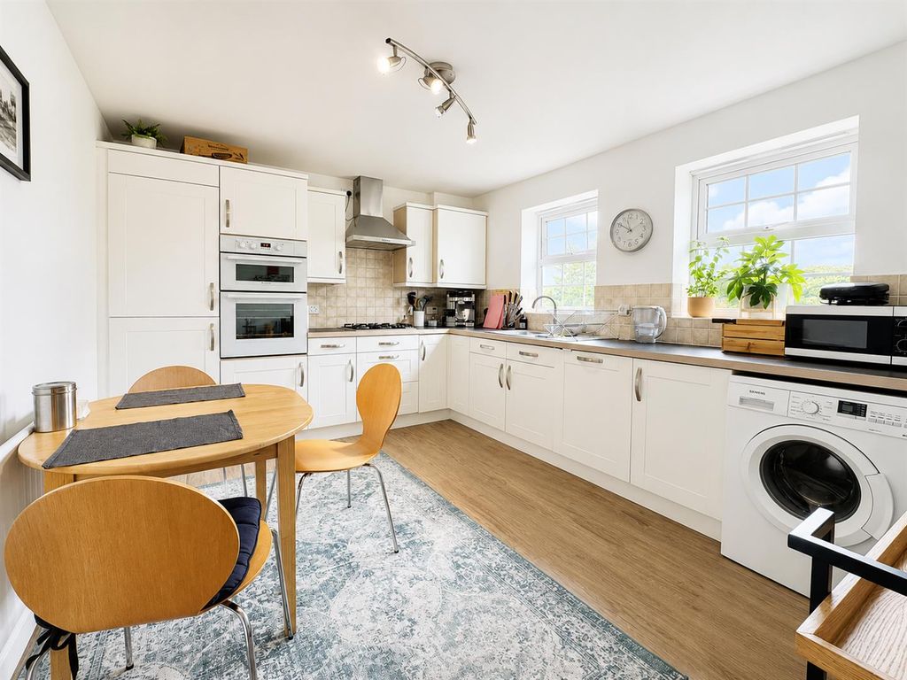 Property photo 3 of 10 Kitchen.Png