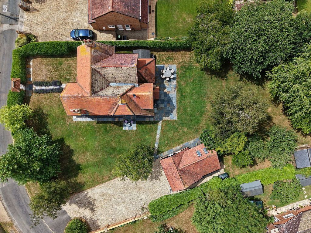 Property photo 2 of 31