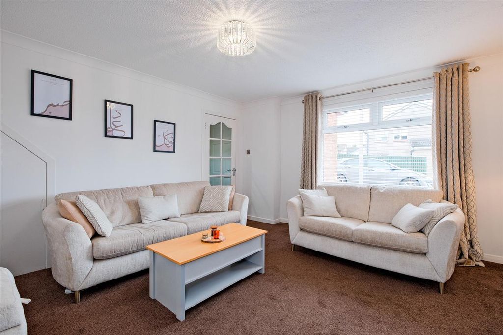 Property photo 2 of 20 Lounge