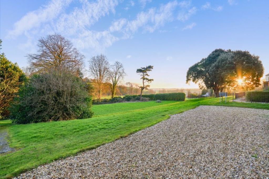 Property photo 3 of 8