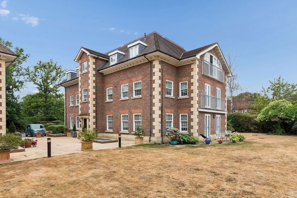 Property photo 2 of 12