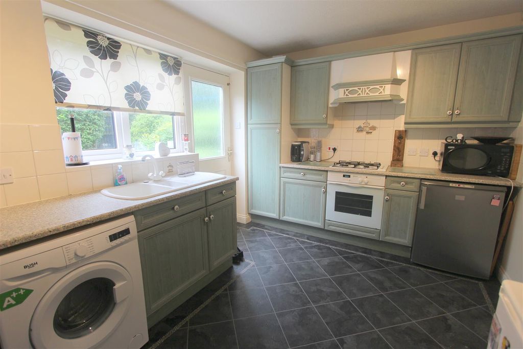 Property photo 3 of 6 Kitchen/Diner