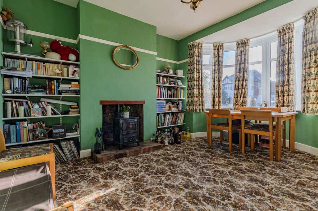 Property photo 3 of 12
