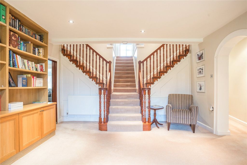 Property photo 2 of 24 Entrance Hall