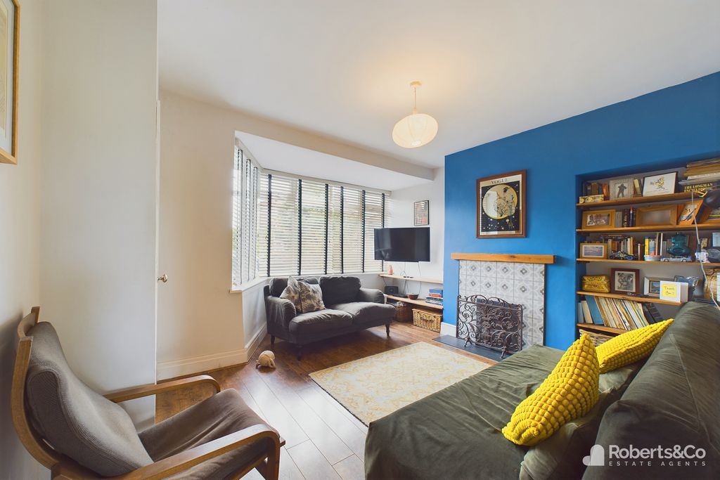 Property photo 3 of 18 Living Room