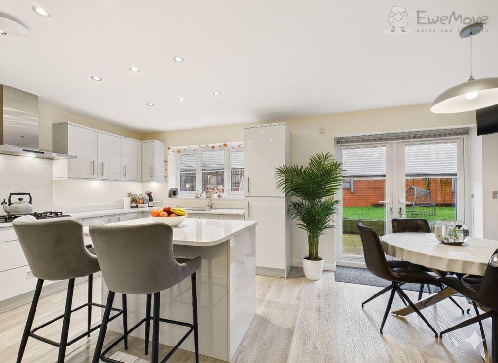 Property photo 3 of 17 Ewemove South Molton - Kitchen Diner