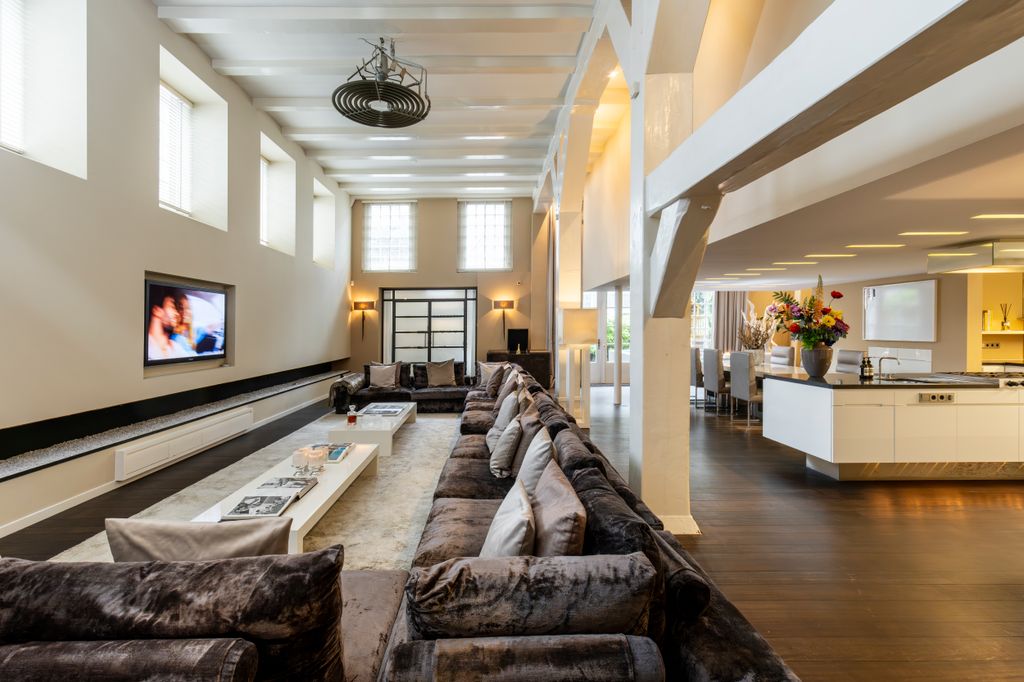 Property photo 1 of 43