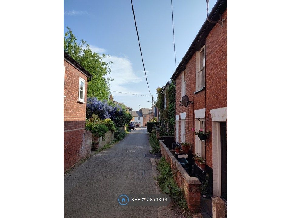 Property photo 2 of 35