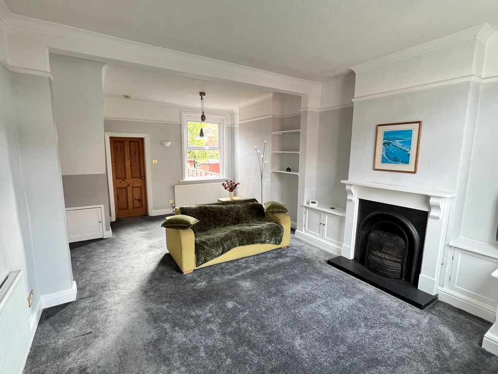 Property photo 2 of 12 Lounge