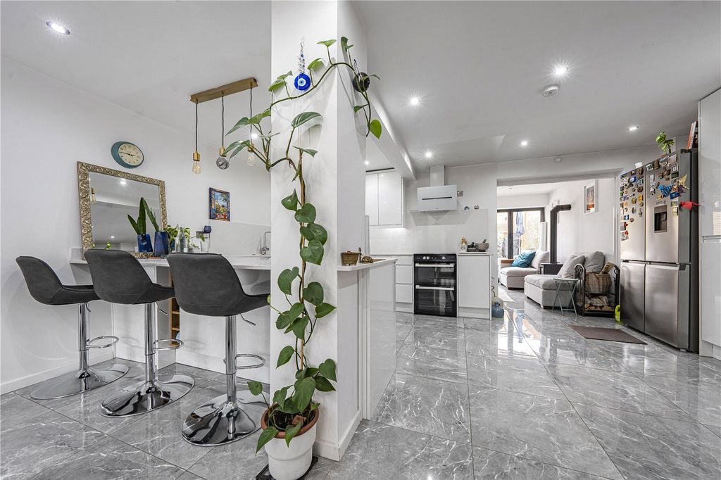 Property photo 2 of 17 Picture 2