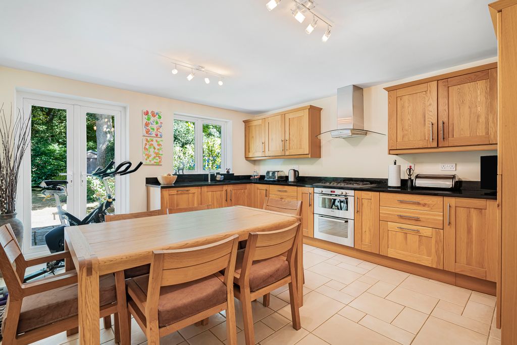 Property photo 3 of 25 Kitchen