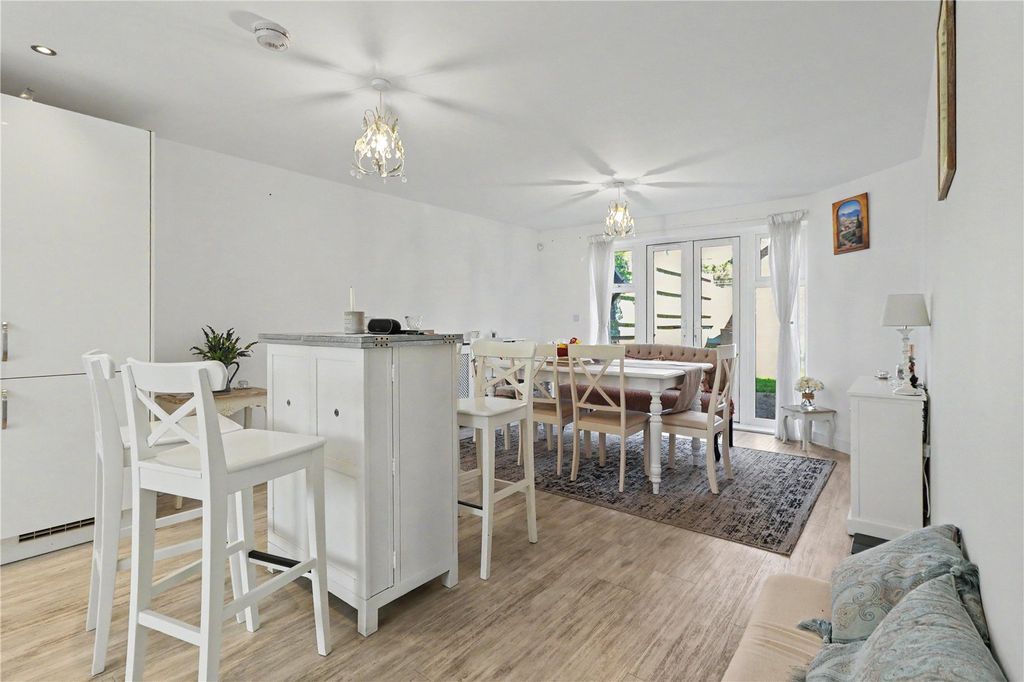 Property photo 3 of 18 Kitchen/Dining Room