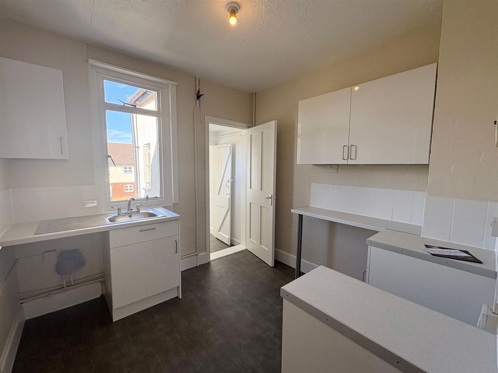 Property photo 3 of 7 Kitchen.Jpg