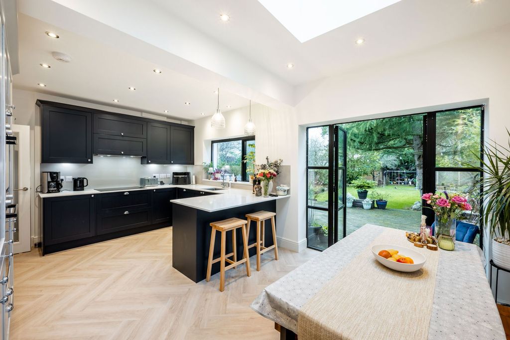 Property photo 2 of 32