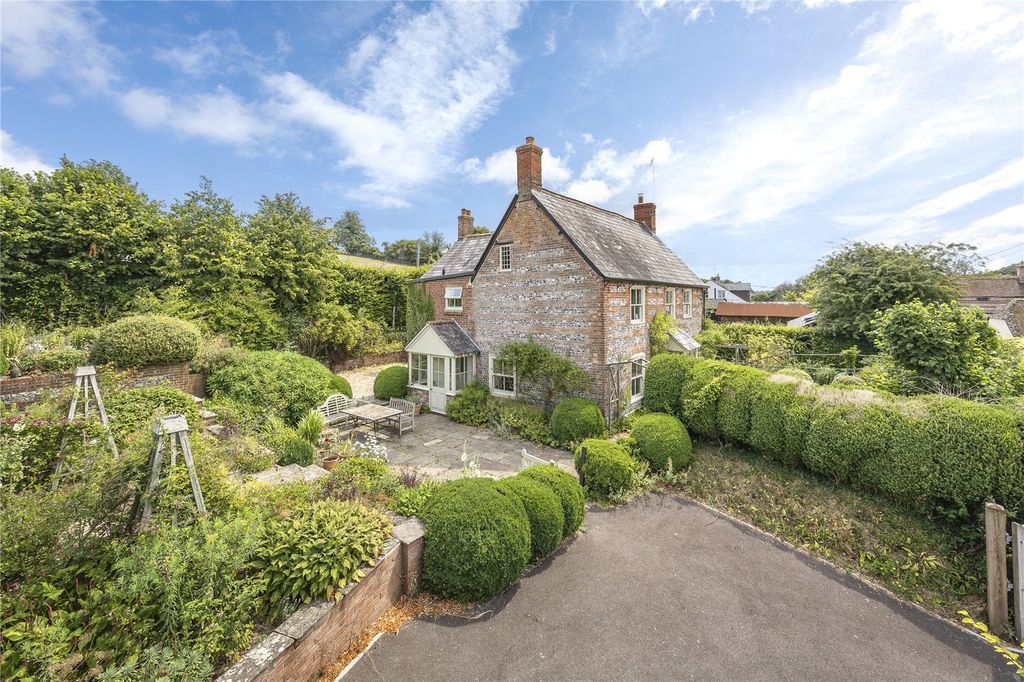 Property photo 3 of 17 Manor Farmhouse