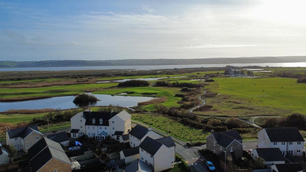 Property photo 2 of 25