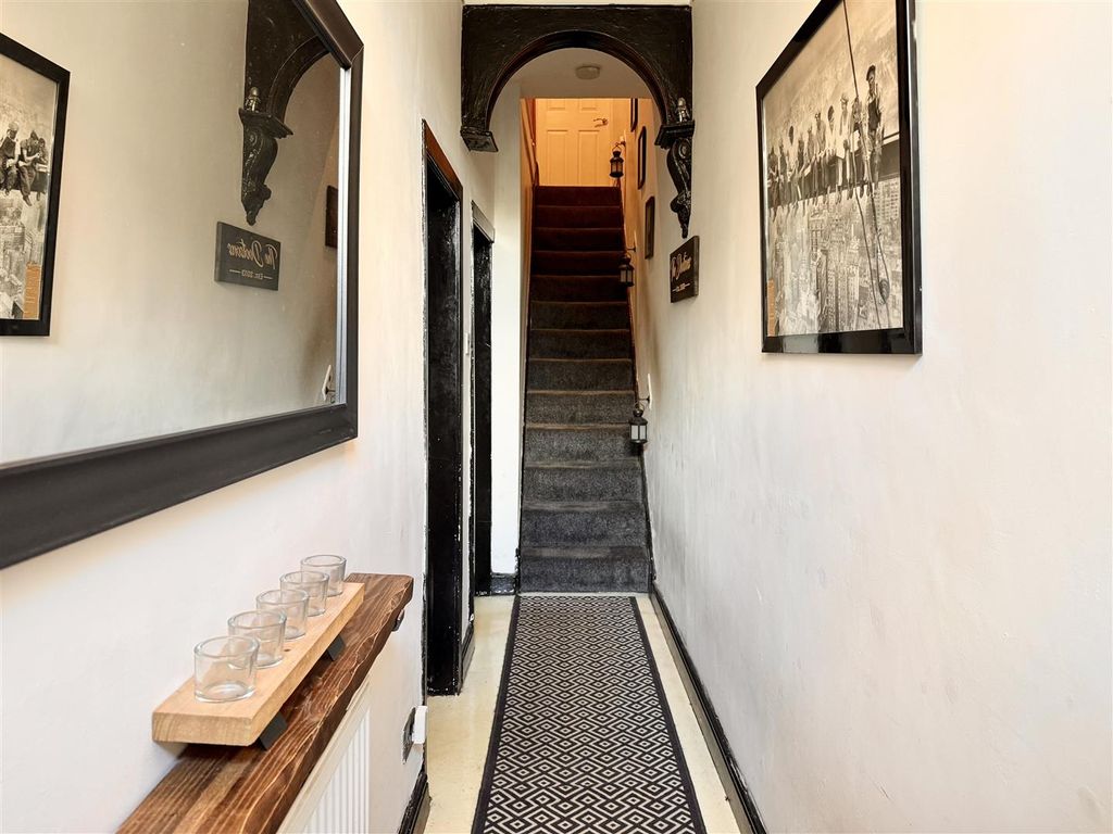 Property photo 2 of 27