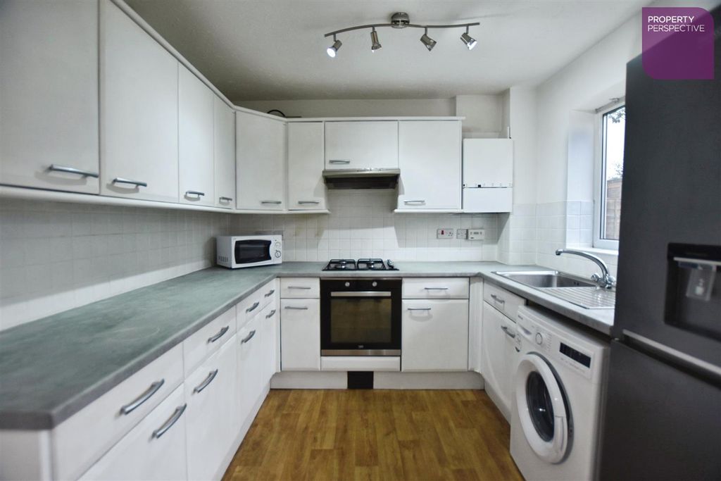 Property photo 3 of 10 Dining Kitchen