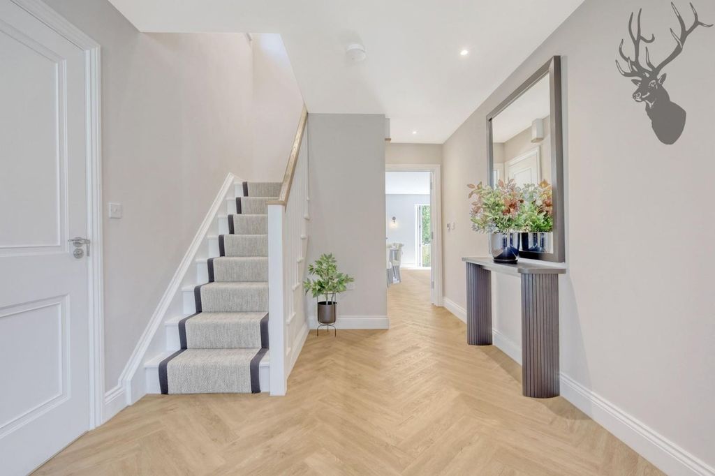 Additional image 7 of 4 bed semi-detached house for saleCrows Road, Epping CM16