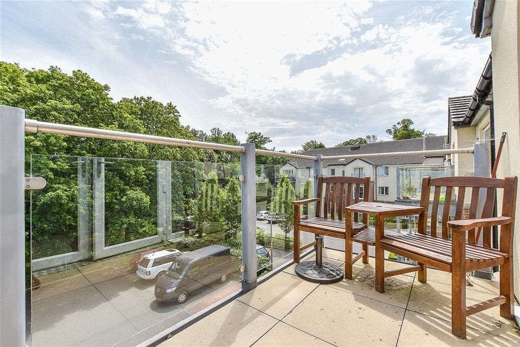 Property photo 1 of 8 Balcony