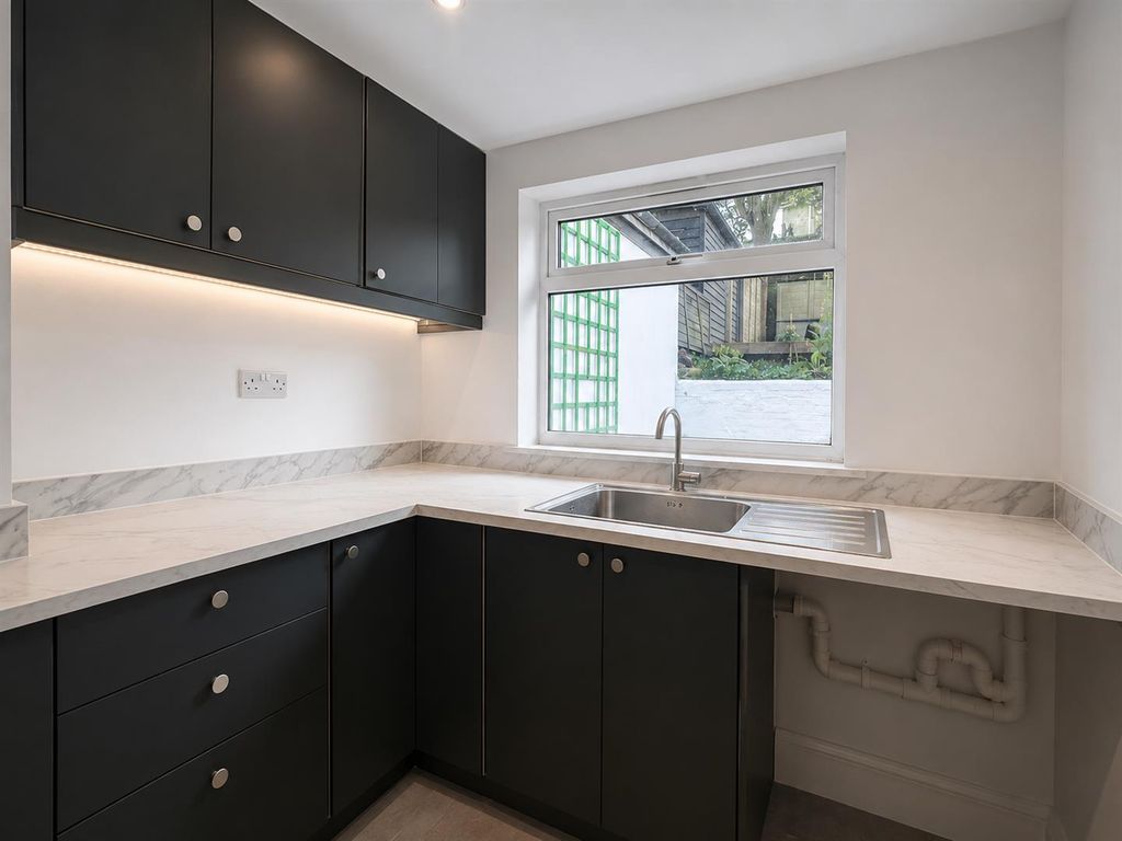 Property photo 3 of 11 Kitchen 2.Png