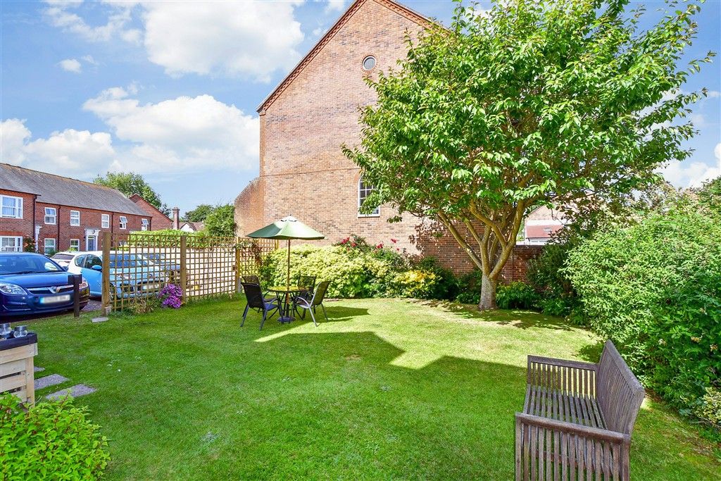Property photo 2 of 9 Communal Gardens