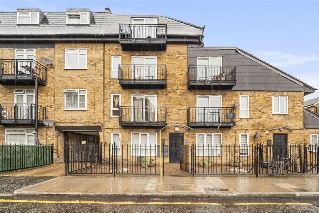 Property photo 1 of 12 Selby Street