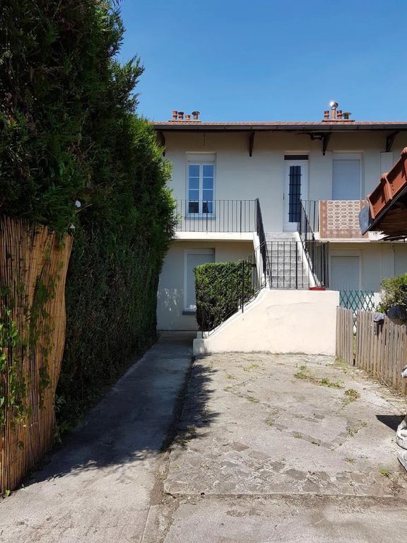 Property photo 2 of 12