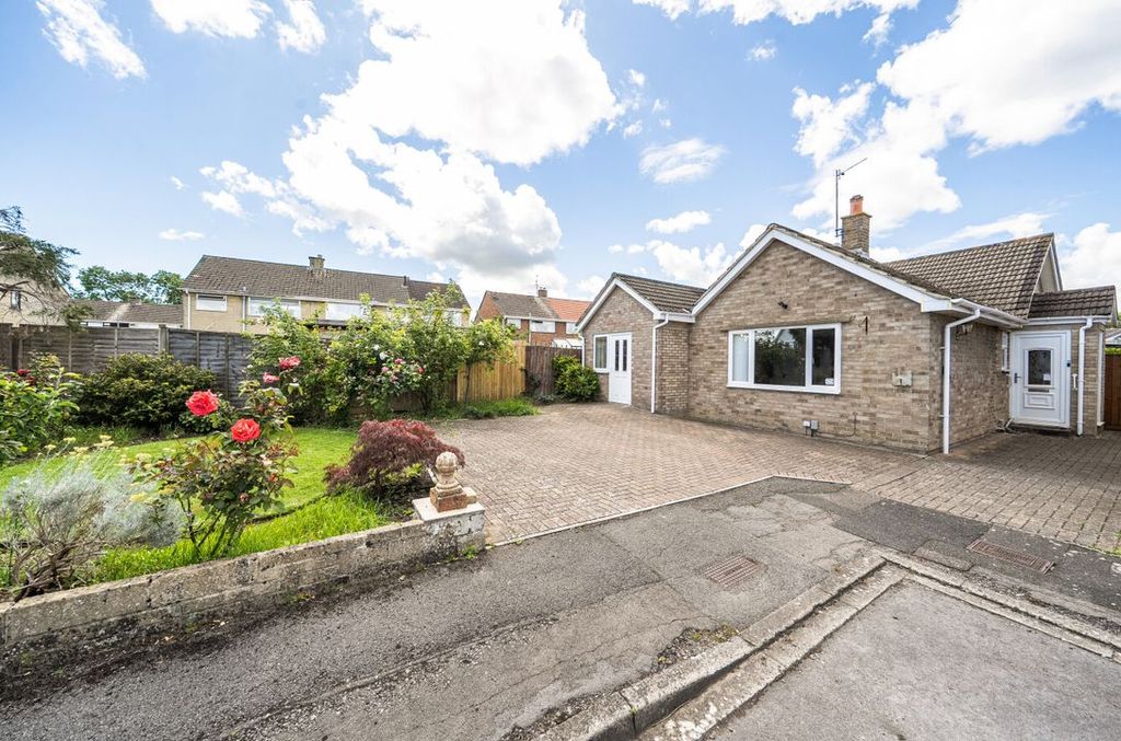 Property photo 1 of 11 146645316A29695c5B305