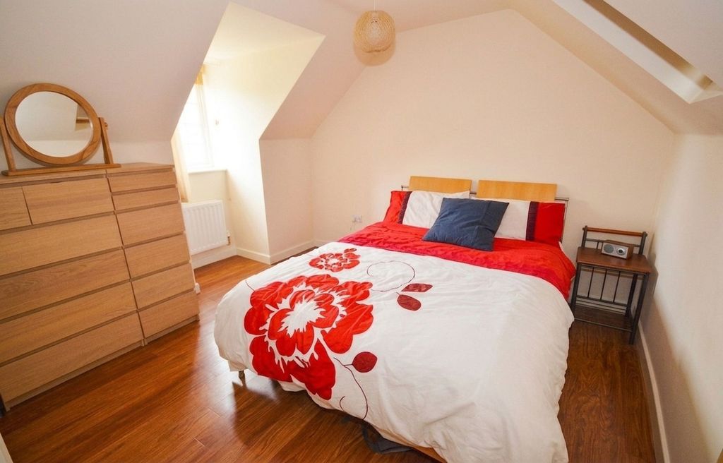 Property photo 2 of 8 Bedroom
