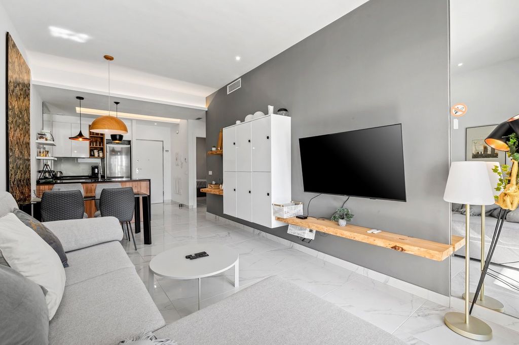 Property photo 2 of 32